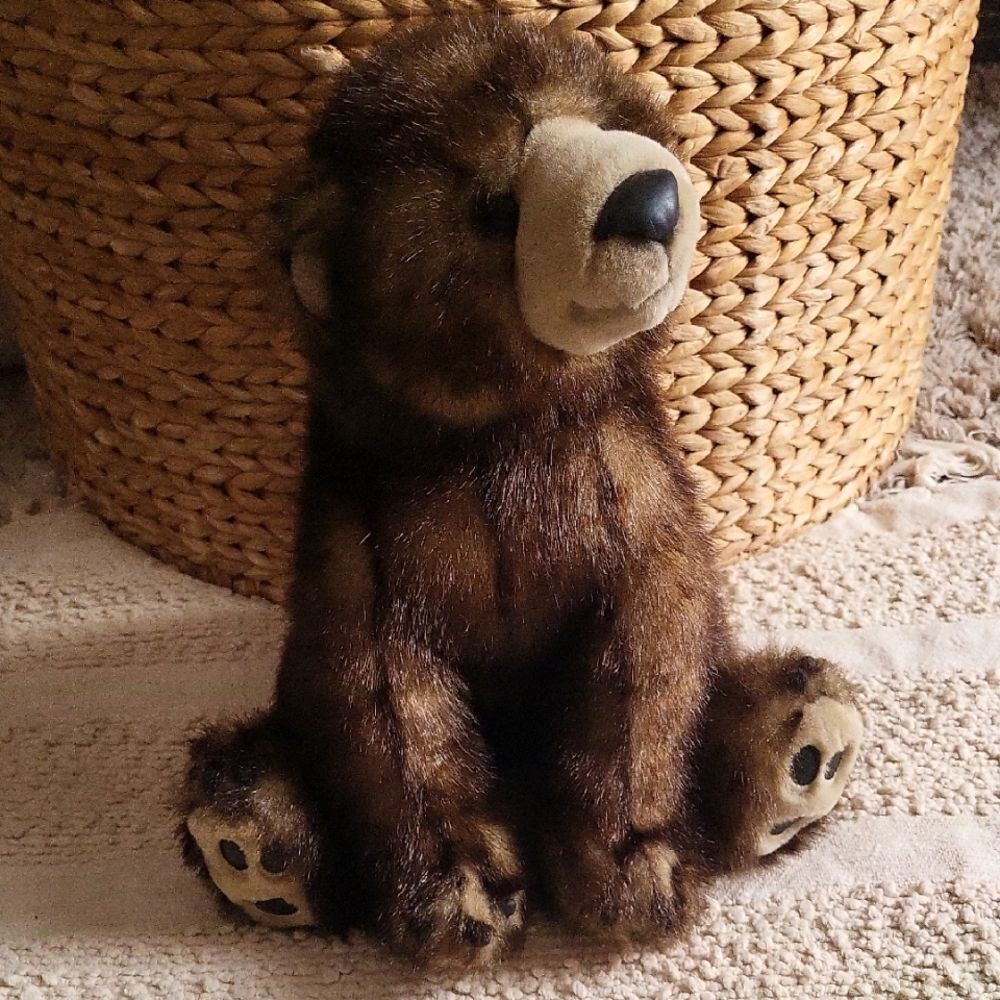 Vintage 2000 Toys "R" Us Animal Alley Realistic Fuzzy Brown Bear Plush 17"‎